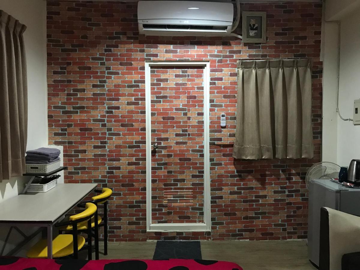 Mickey House-Fuxing Apartment Taichung Exterior photo